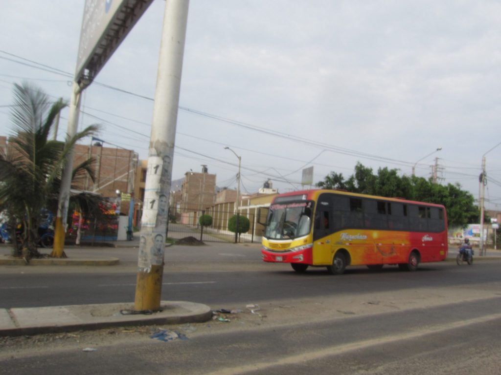 ペルー、バス
