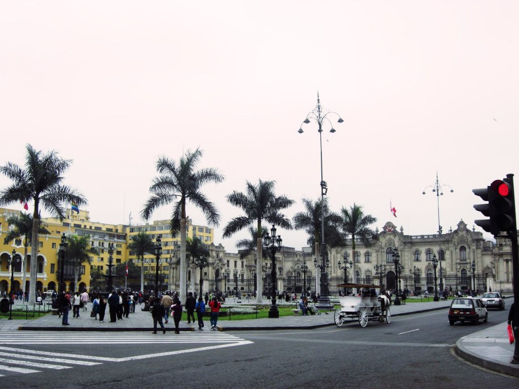 ペルー、リマ、観光スポット、アルマス広場、カテドラル、大統領官邸