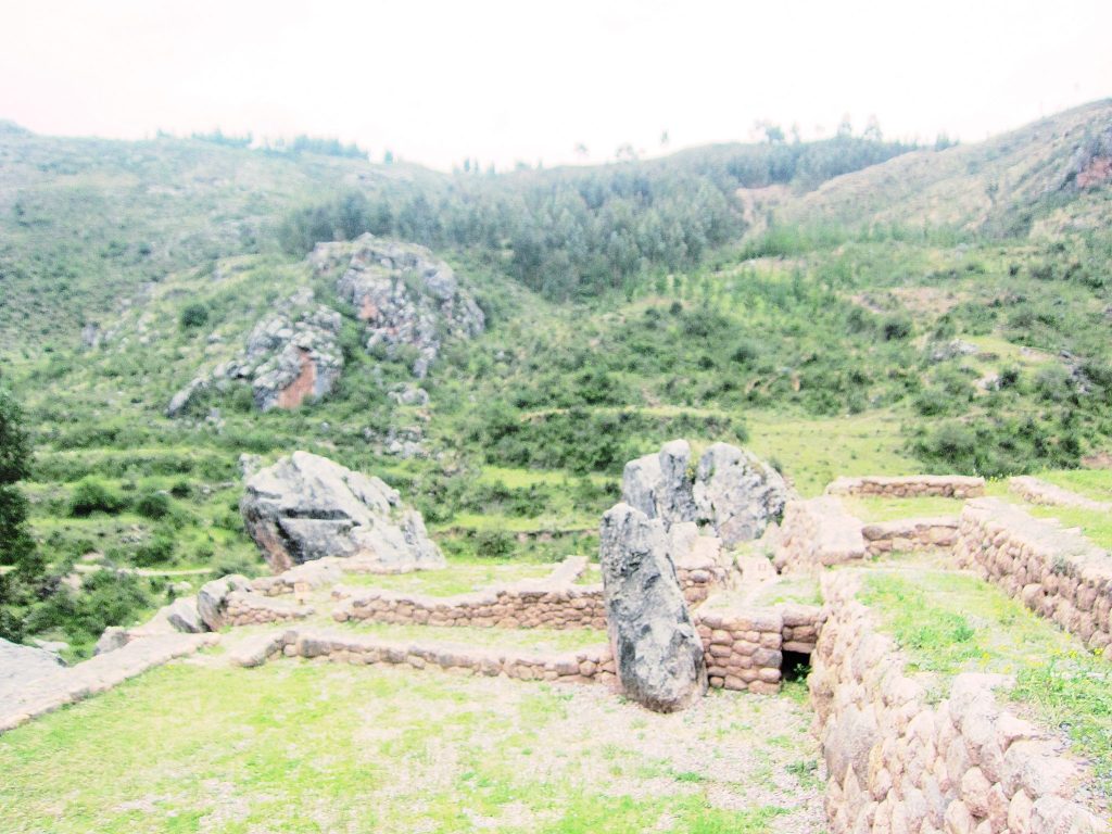 ペルー、クスコ、観光スポット、遺跡、インカ、Inkilltambo